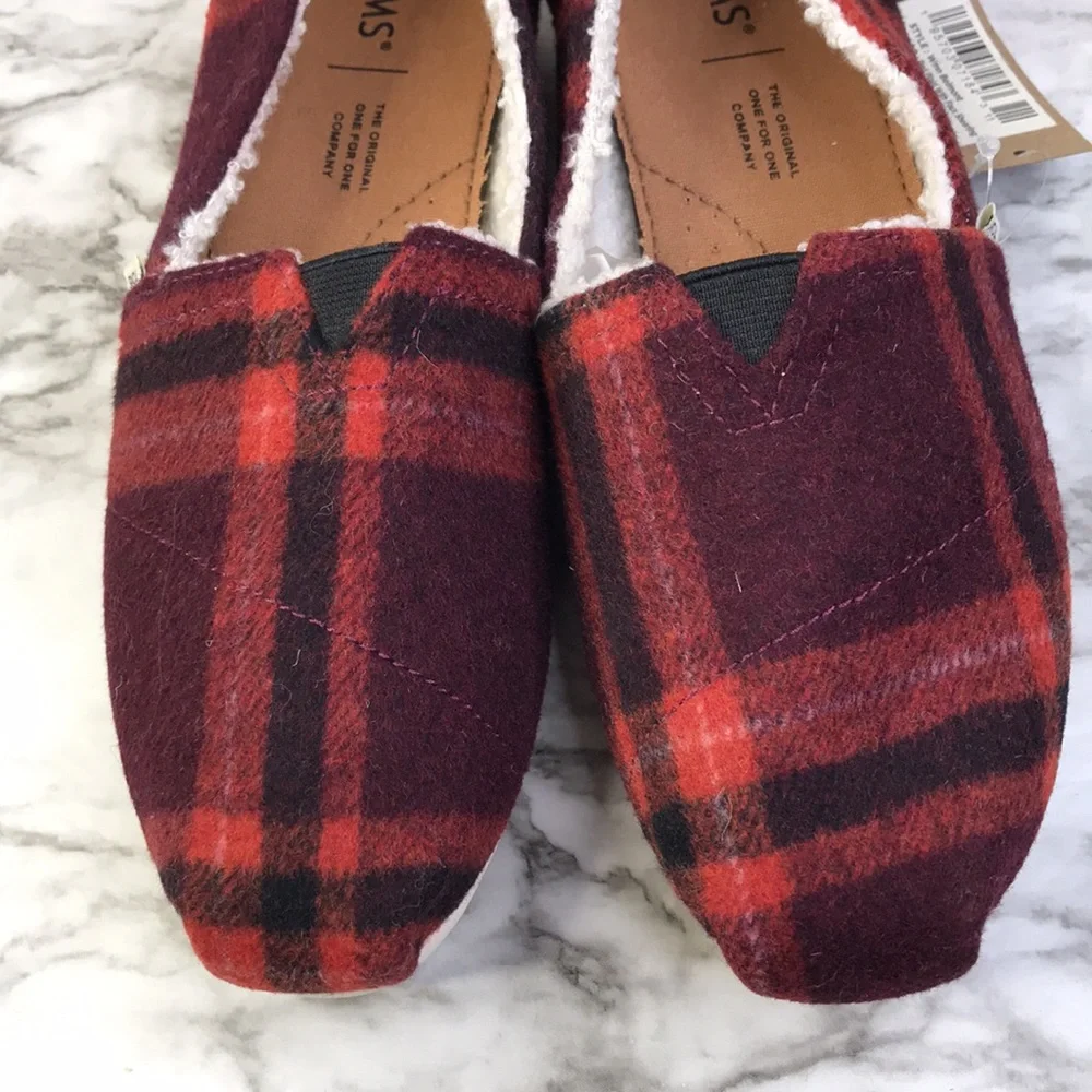 TOMS Slippers Size 7.5 Belmont Red Plaid w/ Faux Shearling Shoes flat